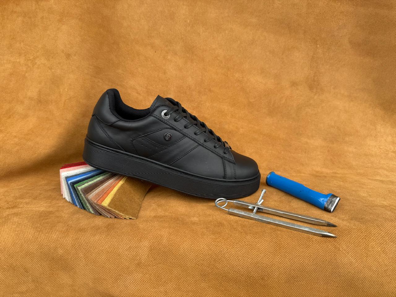 CALZADO PARA HOMBRE EN CUERO REF ONIX NEGRO